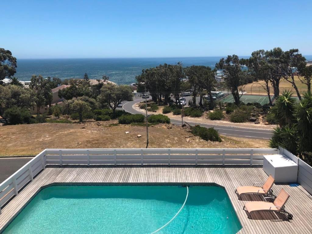 케이프타운 Bright Camps Bay Loft With Stunning Views And Shared Pool 아파트 외부 사진