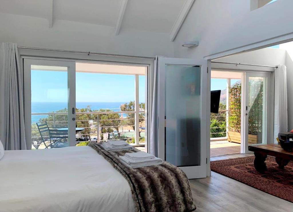 케이프타운 Bright Camps Bay Loft With Stunning Views And Shared Pool 아파트 외부 사진