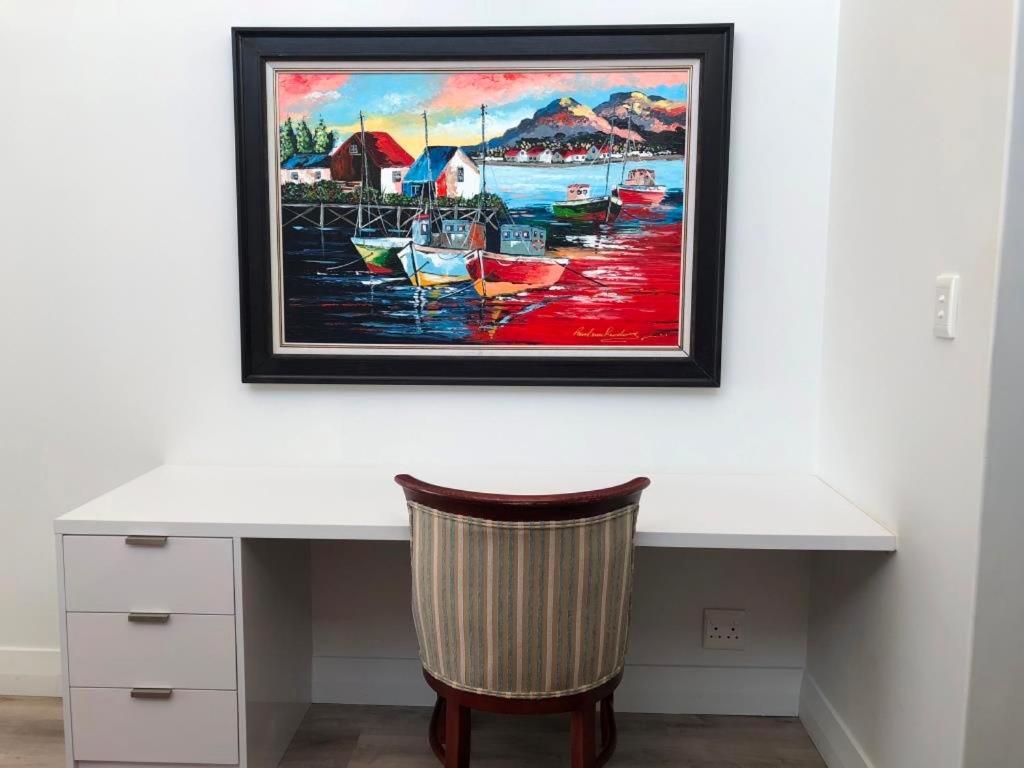 케이프타운 Bright Camps Bay Loft With Stunning Views And Shared Pool 아파트 외부 사진