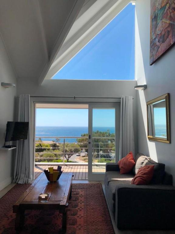 케이프타운 Bright Camps Bay Loft With Stunning Views And Shared Pool 아파트 외부 사진
