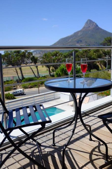케이프타운 Bright Camps Bay Loft With Stunning Views And Shared Pool 아파트 외부 사진