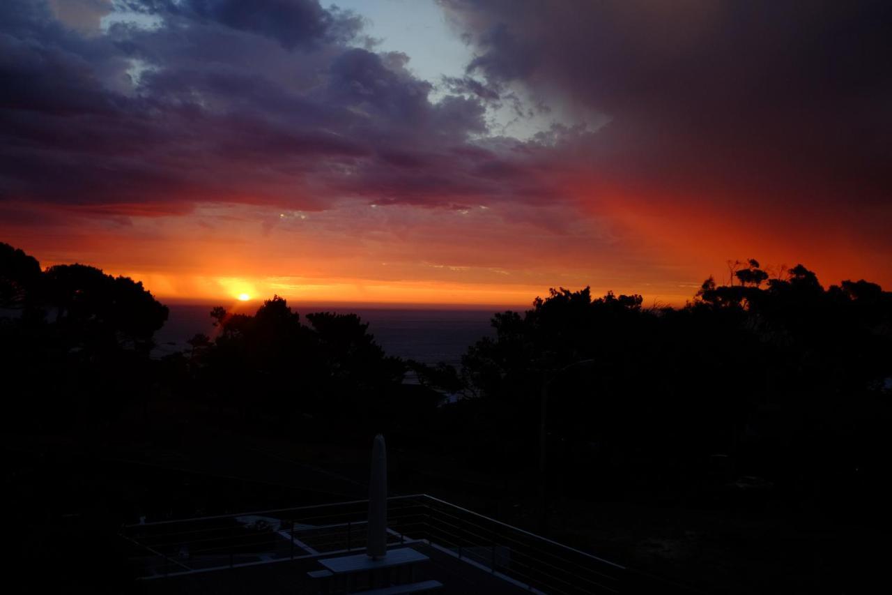 케이프타운 Bright Camps Bay Loft With Stunning Views And Shared Pool 아파트 외부 사진